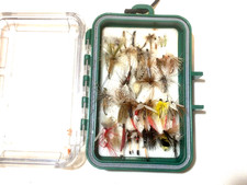 40 FLY FISHING FRESHWATER FISHING LURE FLIES BUGS BEE FEATHER Hair tiny A2 bass