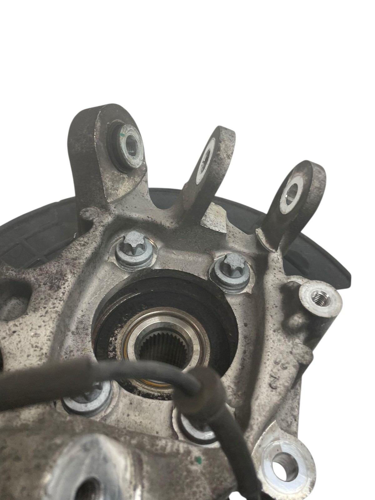 2017-2024 MASERATI LEVANTE REAR LEFT SPINDLE KNUCKLE W/ WHEEL HUB OEM