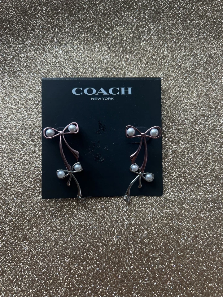 NUEVO ~ COACH Pendientes Colgantes Doble Bowtique Firma Perla Rosa/Plateado Foto 3 de 4