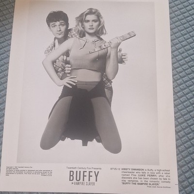 Buffy the Vampire Slayer 1992 Press Photo Kristy Swanson Luke Perry Bonnie Schi 