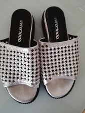 Superschöne Pantoletten Gr. 39 Silber, schwarze Sohle