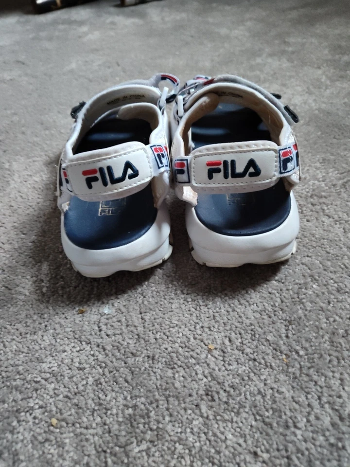 Sandalias Fila para mujer, triple correa, talla pequeña Foto 2 de 4