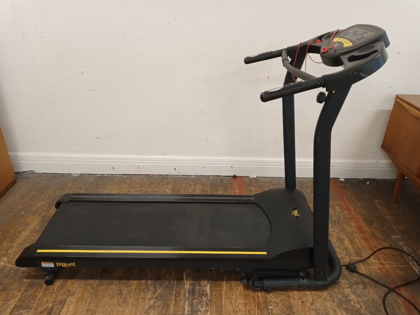 Everlast Motorised Folding Treadmill With MP3 Link CS S76 eBay