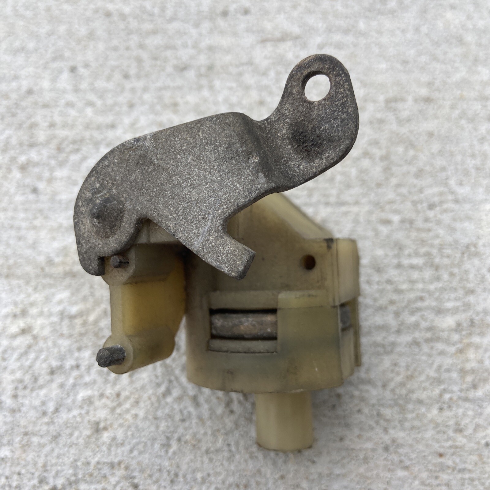 1230700046 VACUUM CONTROL VALVE 300SD 300D 300CD 300TD 240D 7785 W123