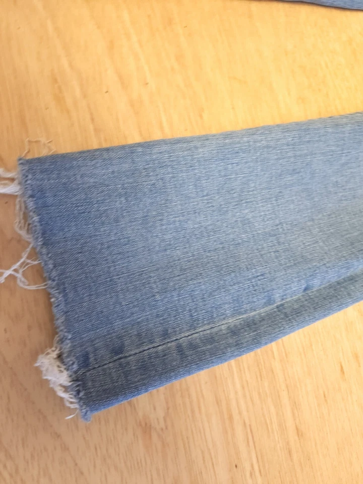 Pantalones de mezclilla Lucky Brand para mujer talla 2/26 Lolita ajustados azules desgastados dobladillo crudo Foto 2 de 4