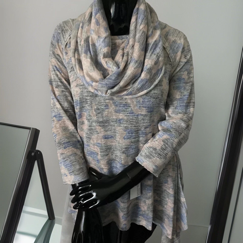 Túnica Kensie Performance para mujer vintage con estampado cuello capucha, pequeña precio de venta sugerido por el fabricante: 59 USD Foto 3 de 4