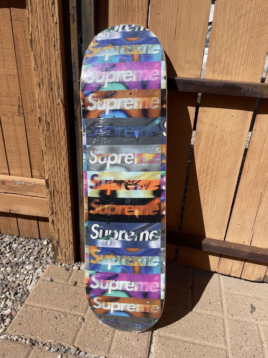 Supreme Distorted Logo Skateboard Deck - Black (Sealed) SS20 Supreme Distorted Logo Skateboard Deck - Black (Sealed) SS20