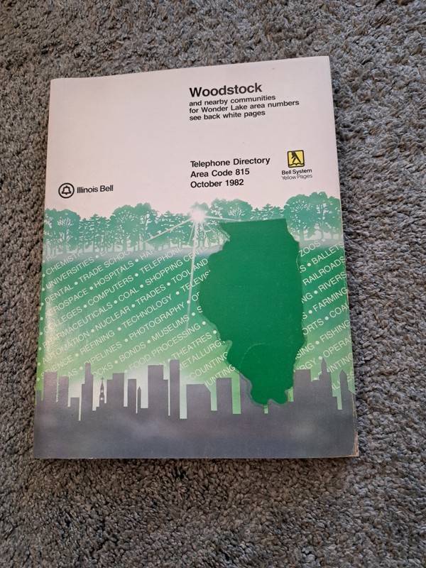 1982 Woodstock Illinois Telephone Directory with Wonder Lake Illinois Bell