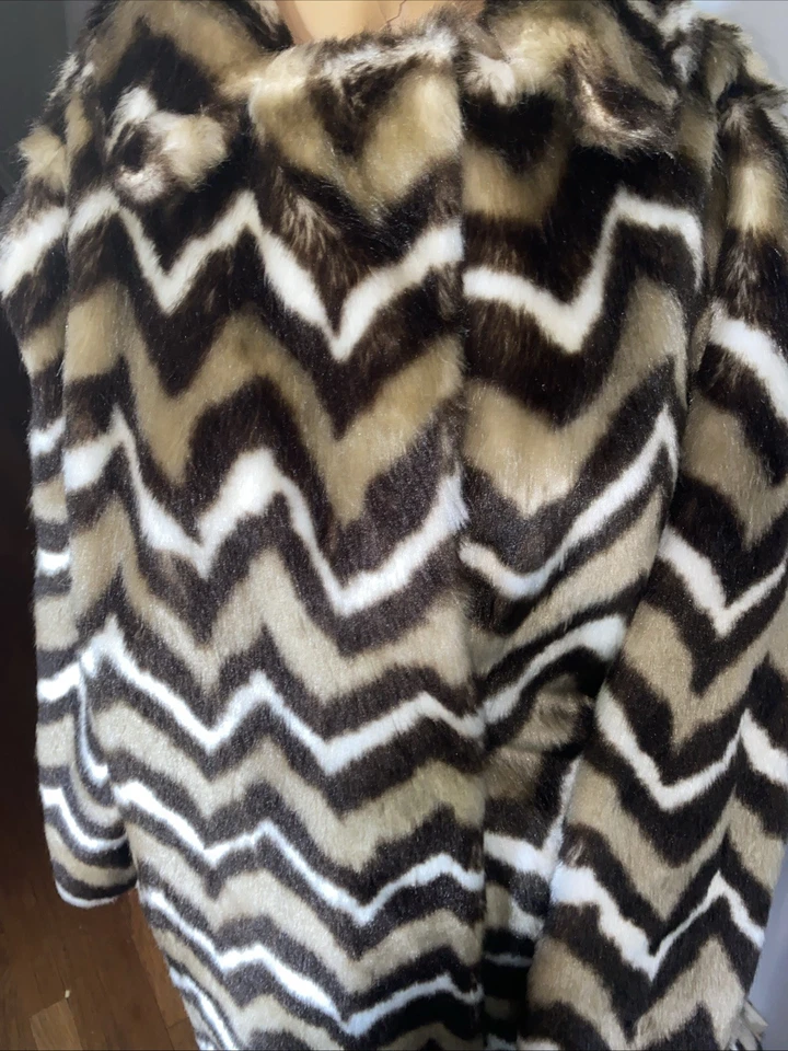 Abrigo De Colección Priscilla Modos Lykafur Imitación Piel Hecho en Inglaterra Zig Zag Chevron Foto 4 de 4