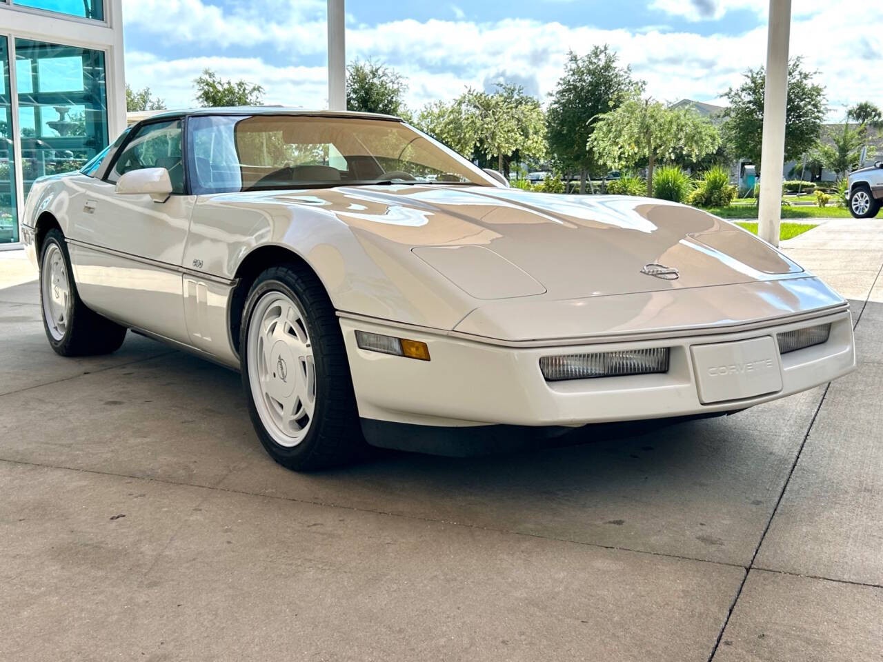 1988 White Chevrolet Corvette   | C4 Corvette Photo 4