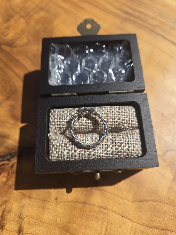 Anillo de compromiso 3 piedras corte rosa .48 CT piedra central excelente estado talla 5 Foto 4 de 4