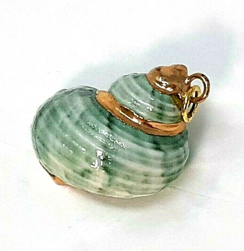 Jewelry Seashell Spiral Pendant Green and Gold Tone - Picture 3 of 3