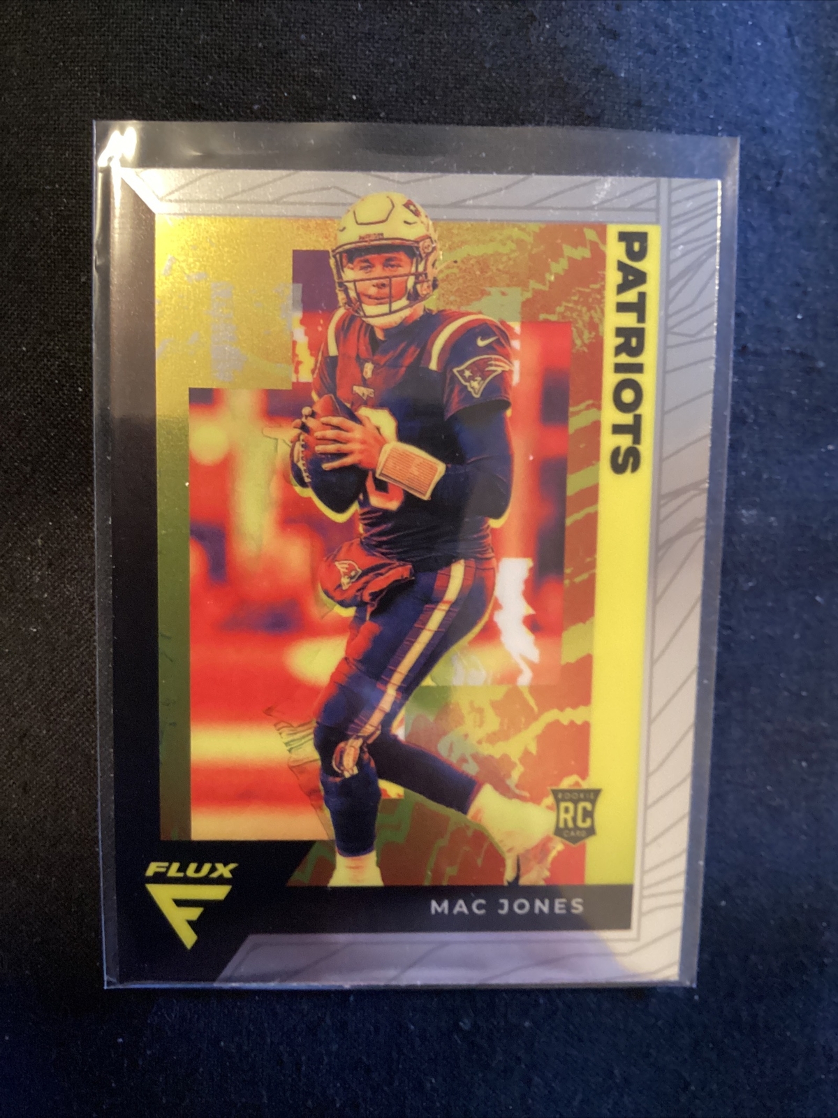 2021 Panini Chronicles Flux Mac Jones Rookie RC #FX-5 Patriots. JT17