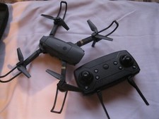 1 Drohne mit Kamera 3 Akkus + Fernbedienung usw. Quadrokopter - MEGAGEIL + Neu !