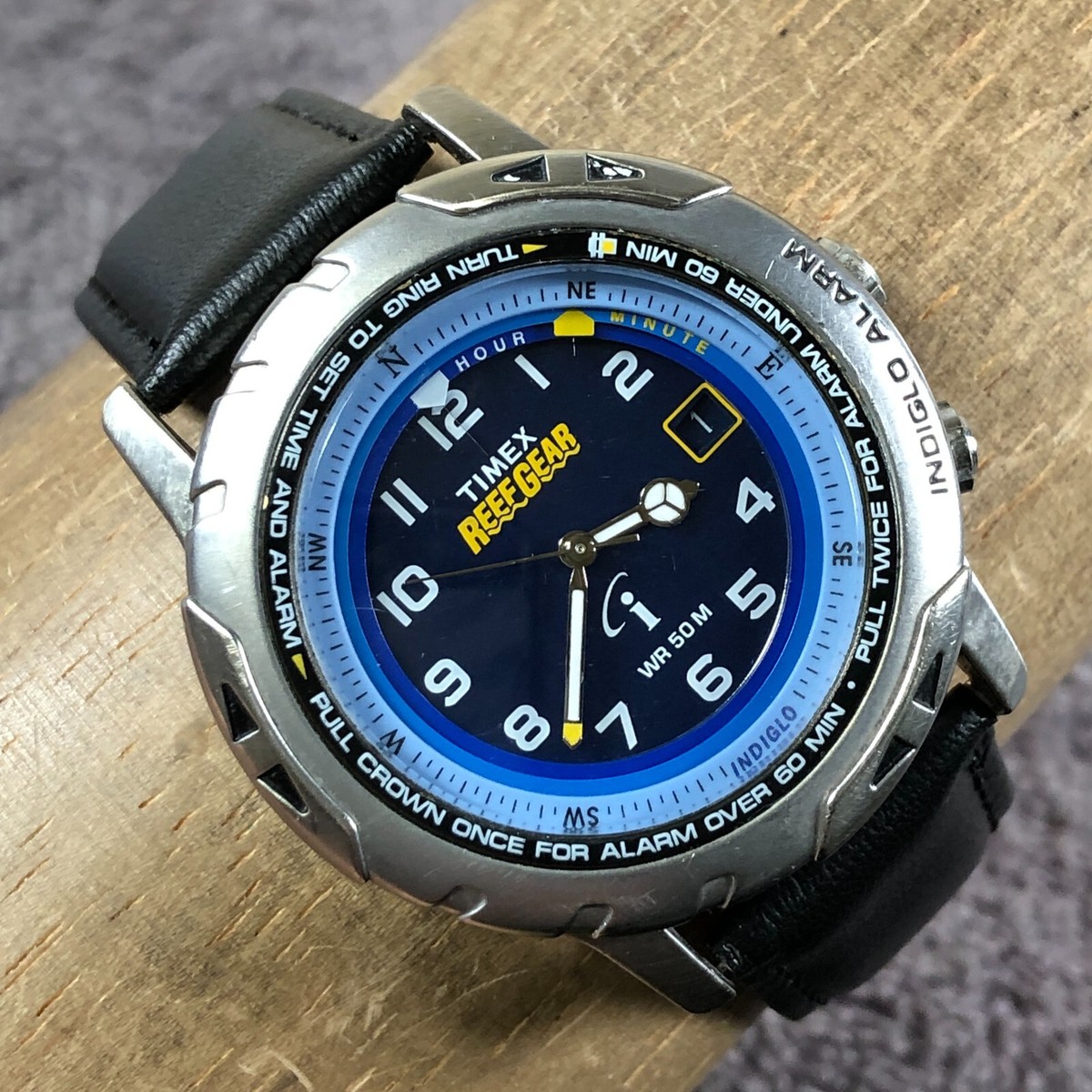 タイメックスREEFGEARTIMEXダイバーズ腕時計コマあり良品INDIGLO Vintage Timex Men Reef Gear Indiglo Alarm Date Black Leather