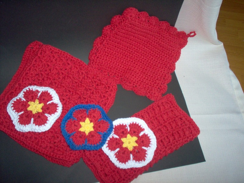 New Hand crochet kitchen set, 10 pc,  red    a