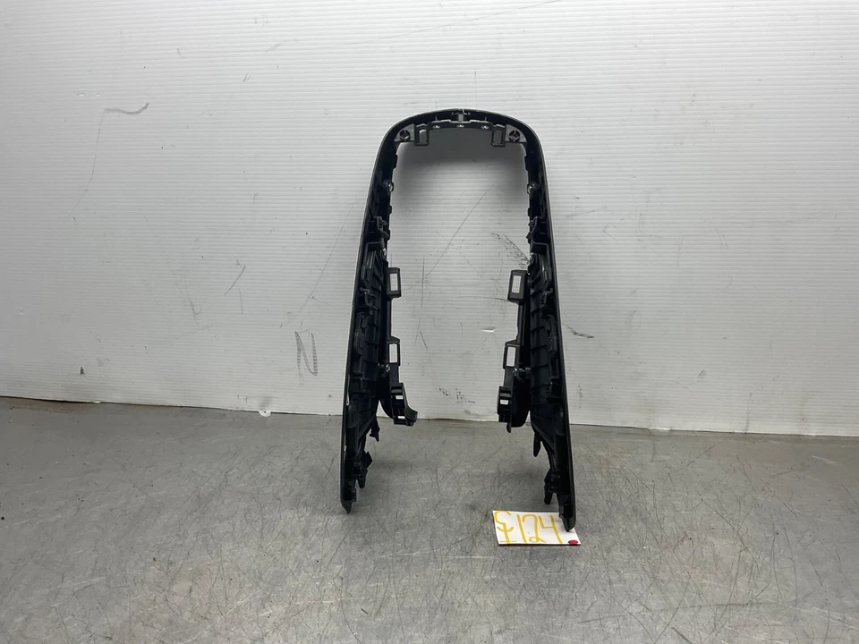 HYUNDAI KONA 2018 - 2020 2021 2022 2023 CONSOLA CENTRAL DELANTERA MOLDURA ENVOLVENTE OEM Foto 4 de 4