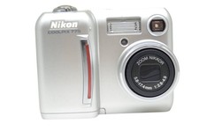 Nikon Coolpix 775 Digital Camera Used Scratch LCD Condition