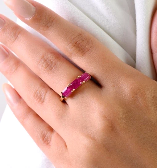 1.44 Karat Natürlich Oktagon Schliff Rubin Jubiläum Band Ring IN 10k Gelbgold - Bild 3 von 4
