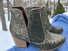 Not Rated Fiera Booties Gold Glitter Size 7 VCut Ankle Party Chunky Heel NWOB