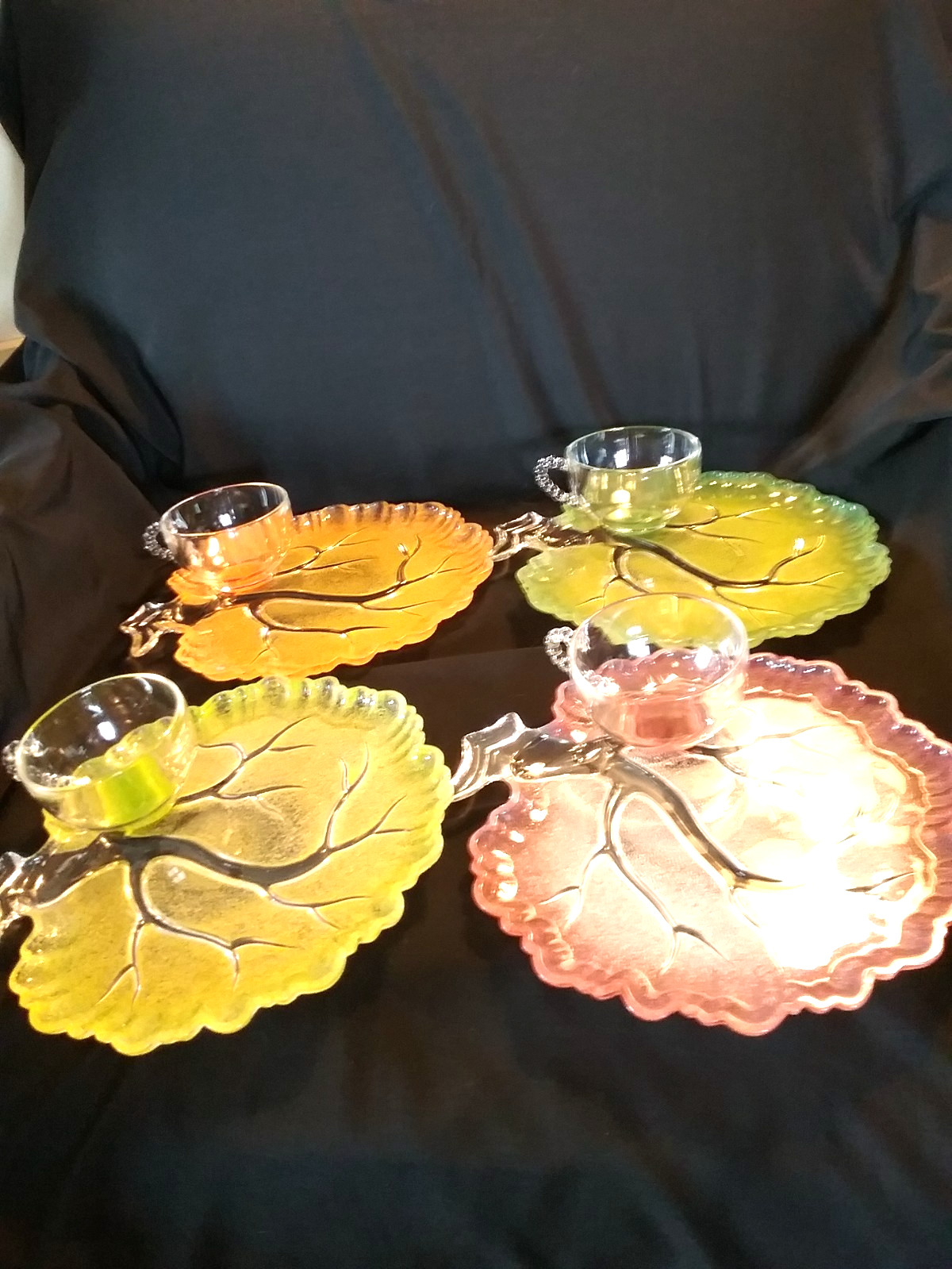 VINTAGE ORCHARD HAZEL ATLAS GLASS  TREE OF LIFE MULTI COLOR SNACK SETS, SET OF 4