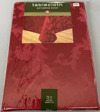 New In Package Red Poinsettia Scroll Tablecloth Bed Bath & Beyond 70" Round NIP