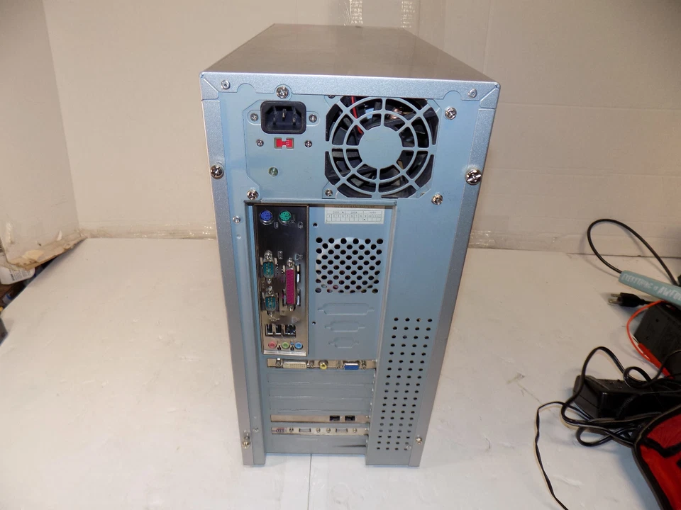 PC de escritorio personalizada AMD Athlon ATI tarjeta de video 2 GB de RAM sin disco duro Foto 2 de 4