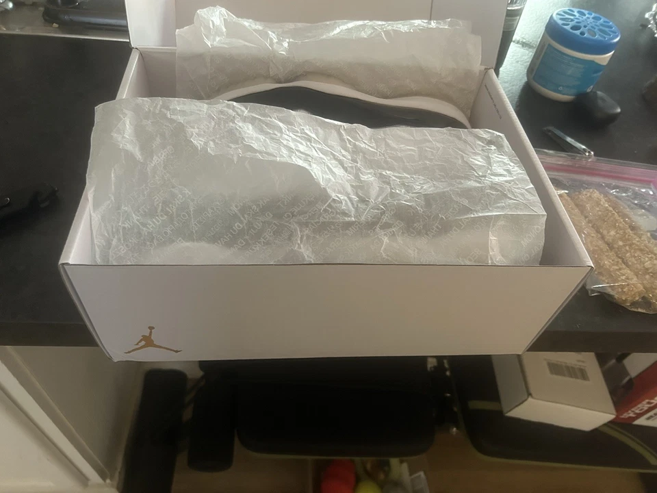 Air Jordan 11 Retro Blanco/Metálico Dorado-Negro 9.5 Hombre.Nuevo Nunca Usado En Caja Foto 4 de 4