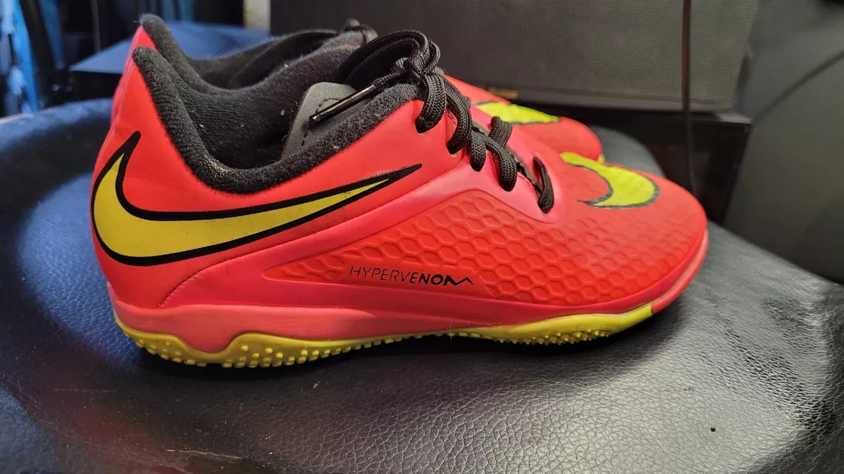 Pink sales hypervenom indoor