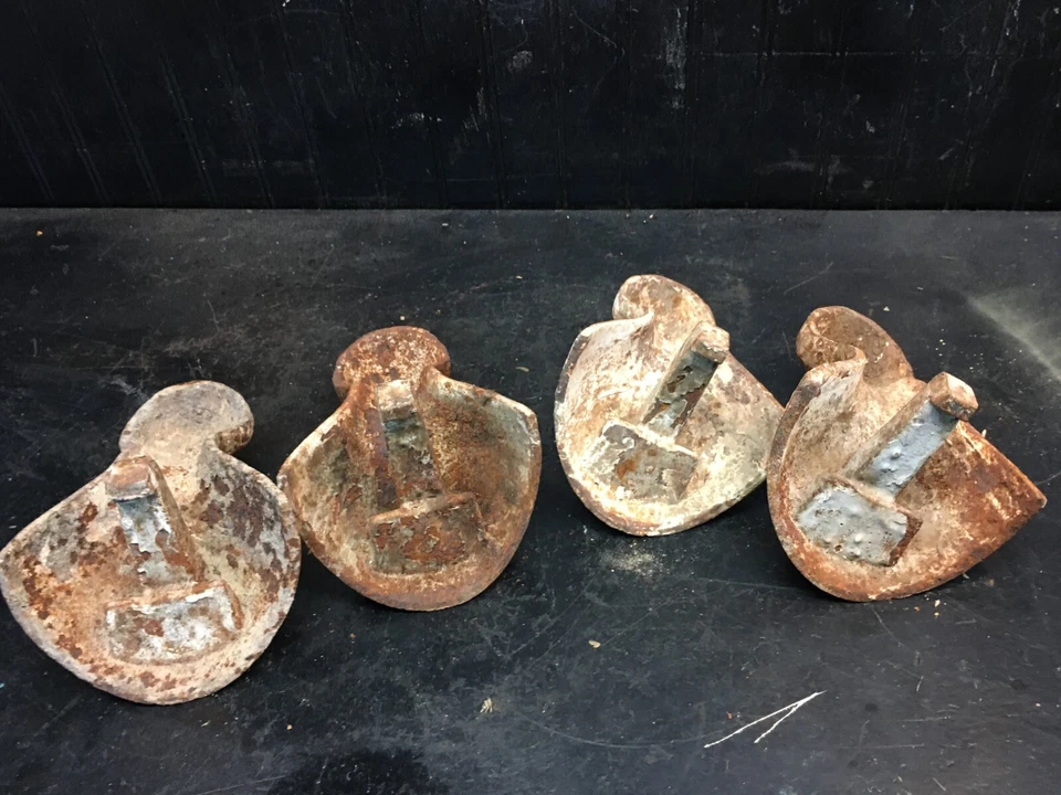 Set of 4 Antique Cast Iron Victorian Clawfoot Bath Tub Feet Ball Eagle Claw Foot - Image 4 of 4