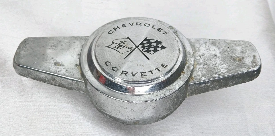 1956 - 1962 CORVETE SPINNER WHEEL COVER HUB CAP GENUINE FACTORY ORIGINAL OEM - Image 3 of 4