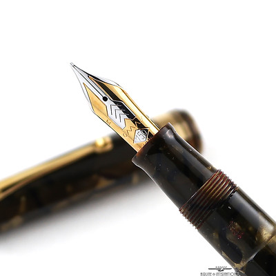 Omas Vintage Celluloid Paragon Saft Green Fountain Pen - C.1994