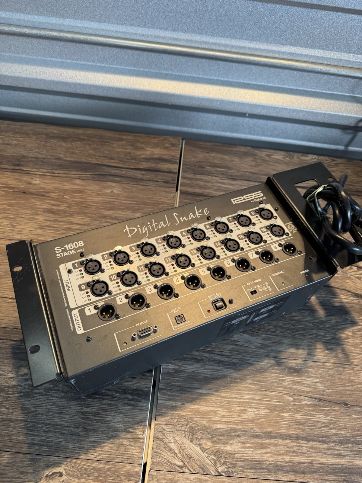 Roland S-1608 Pro A/V 16x8 Digital Snake 16-Channel Stage Box Unit