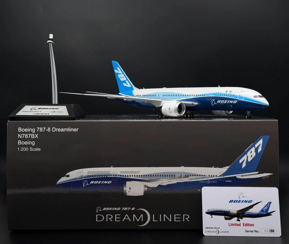 Boeing / Boeing 787-8 Dreamliner / N787BX / KJ-B788-106 / 1:200 Foto 3 de 4