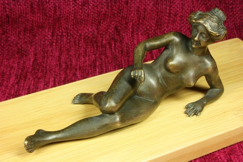 Women's Reclining Sculpture. S.XX Recumbent Woman Sculpture - Picture 2 of 9