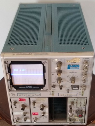 Tektronix 7904 Analog Oscilloscope - Picture 6 of 12