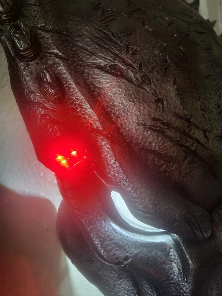 Réplica de utilería de terror Wolf PREDATOR Bio Foto 3 de 4