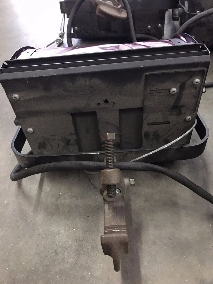 Luminária Altman Groundrow e Sky-CYC CAT# FC-Series com pino de palco e jugo - Imagem 4 de 4