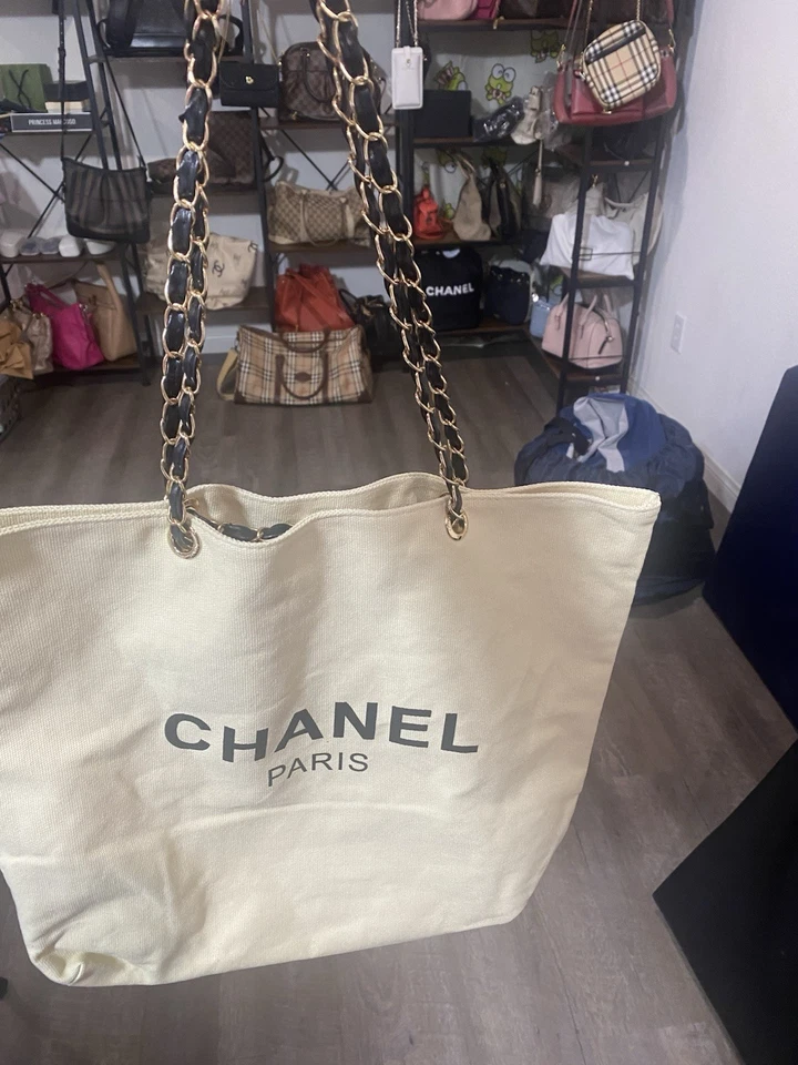 Bolso de mano de lona CHANEL GWP Foto 2 de 3