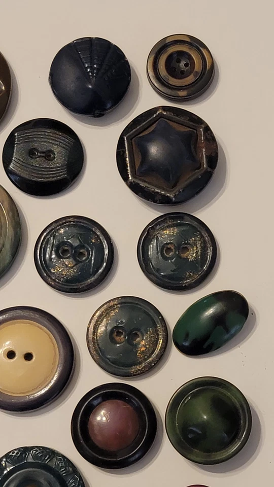 Lote de botones de celuloide vintage Art Deco apretados y tapa de burbujas azul rojo verde... Foto 4 de 4