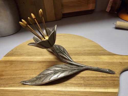 Posacenere Lotus Mid Century IVA Cincinnati metallo fiori arte da parete Hollywood Regency