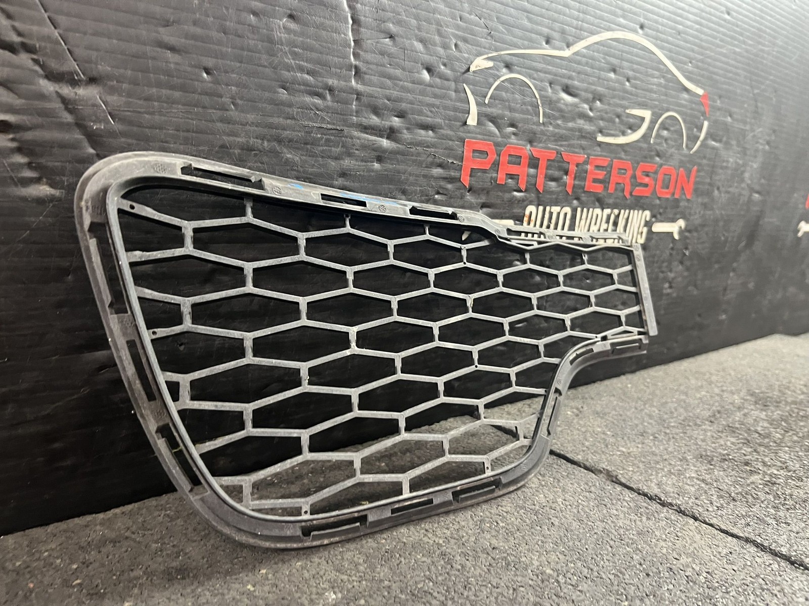 14-17 MASERATI GHIBLI FRONT LOWER CENTER BUMPER GRILL GRILLE OEM