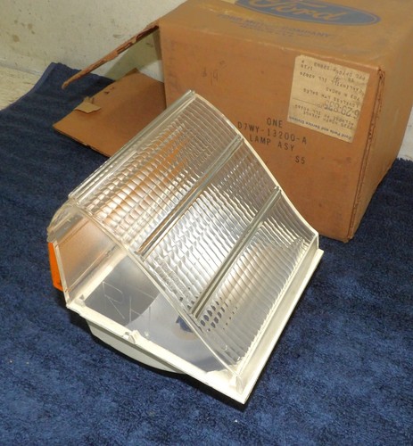 1977 1978 Mercury Cougar XR7 Hardtop NOS RH FRONT PARKING LAMP ASSEMBLY - Picture 4 of 7