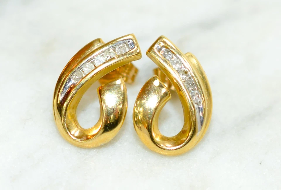 Pendientes de diamantes naturales de oro macizo de 10 quilates con racimo de 0,10 quilates pendientes pavé Foto 3 de 4