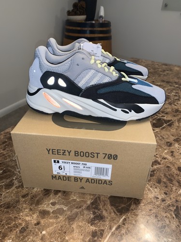 yeezy wave runner size 6.5