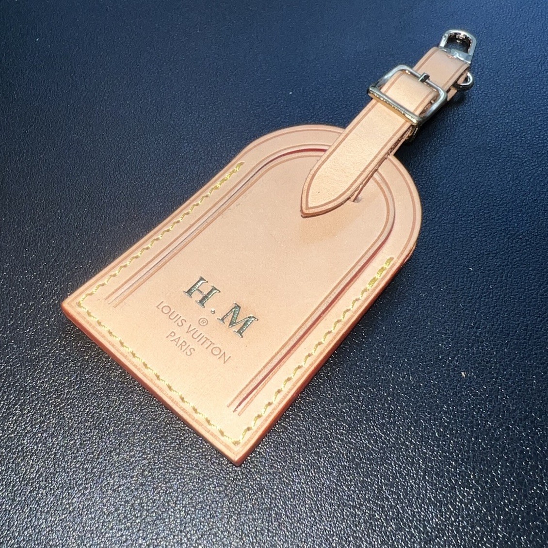 LOUIS VUITTON レザー ネームタグ Louis Vuitton Leather Name Tag w/ HM Embossed Initials Gold-tone