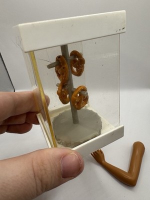 BARBIE TYCO KITCHEN LITTLES PRETZEL DISPLAY STAND w/4 PRETZELS
