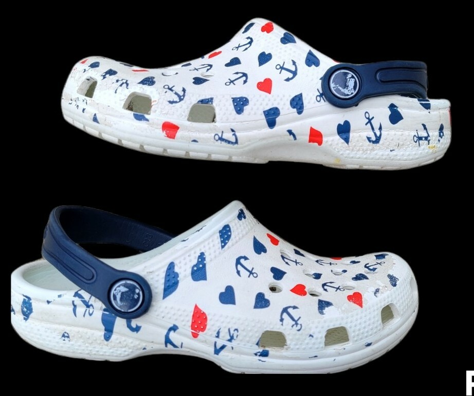 Crocs Classic White Anchor Hearts Print Clog White Kids Size  display picture 3