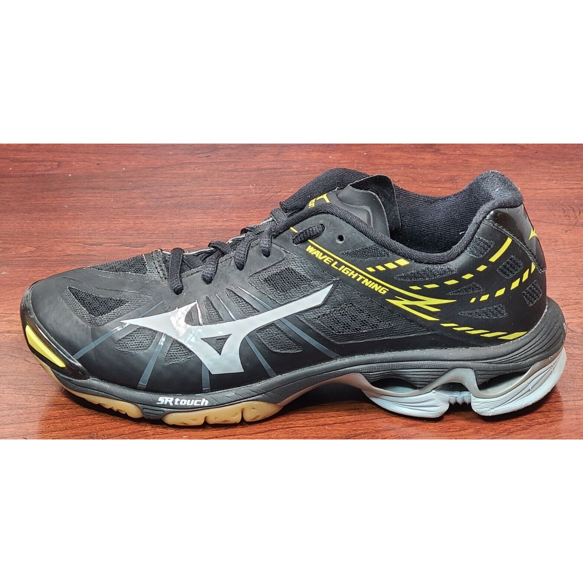 Mizuno Wave Lightning Z6 ブラック/ゴールド Mizuno Wave Lightning Z Black & Yellow Indoor Volleyball Shoes US