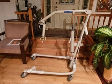 INVACARE LIGHTWEIGHT HYDRAULIC PATIENT LIFT 450 LB CAPACITY 9805P